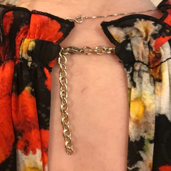 Lightweight pleated dress with Open-back - Picture 6 of 11